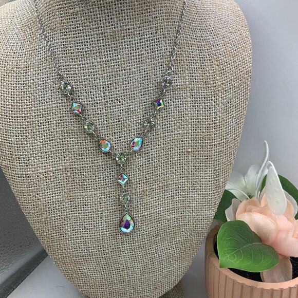 Paparazzi Forget the Crown Iridescent Rhinestone Y Necklace Earrings - Picture 3 of 7